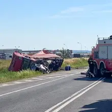 Zobacz zdjęcie: Śmiertelny wypadek pod Zgorzelcem. Kierowca osobówki zginął na miejscu