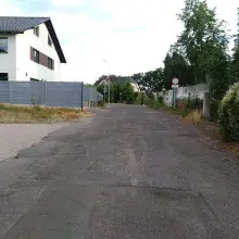 Zobacz zdjęcie: Znaki na pętli autobusowej przy ulicach Kosiby/Kresów II RP
