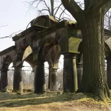 Zobacz zdjęcie: Złomiarze zdewastowali mauzoleum w gminie Warta Bolesławiecka. Zdjęcia przed i po
