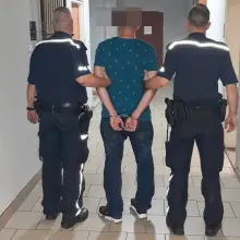 Zobacz zdjęcie: Napadł na 80-latkę. Sprawca rozboju zatrzymany przez przechodniów. Areszt!