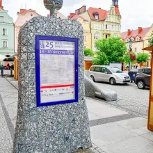 Zobacz zdjęcie: Ceramiczny słup ogłoszeniowy w Rynku