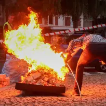 Zobacz zdjęcie: Chodzenie po ogniu
