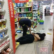 Zobacz zdjęcie: Nożownik w markecie