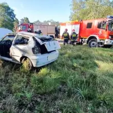 Zobacz zdjęcie: Auto dachowało w Starej Olesznej, jedna osoba ranna