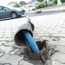 Zobacz zdjęcie: Wichura w Bolesławcu: latarnia spadła na auto
