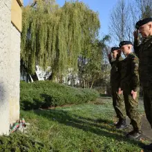 Zobacz zdjęcie: Pamiętają o zmarłych kolegach i żołnierzach poległych na wojnie
