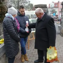Zobacz zdjęcie: Kwestowali na cmentarzu komunalnym w Bolesławcu
