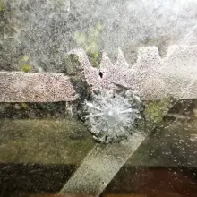Zobacz zdjęcie: Ktoś strzela do wiat przystankowych i szyb w budynkach