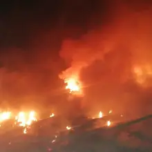 Zobacz zdjęcie: Nocny pożar opon na polu koło Czernej. Uaktywnił się podpalacz?