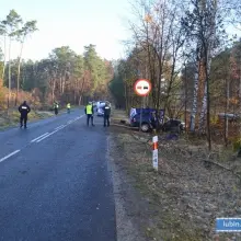 Zobacz zdjęcie: Bmw uderzyło w drzewo. 34-latka zginęła na miejscu, 23-letni kierowca w ciężkim stanie