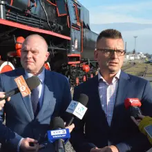 Zobacz zdjęcie: Stoi w Legnicy zabytkowa lokomotywa wojenna. I to dla wszystkich