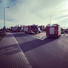 Zobacz zdjęcie: Dwa auta zderzyły się w Wykrotach. Dwie osoby ranne