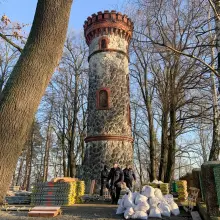 Переглянути фотографію: Операція саперів у Nowogrodziec. Мінометна міна біля оглядової вежі