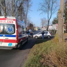Zobacz zdjęcie: Wypadek na Jeleniogórskiej. Pieszy potrącony przez opla