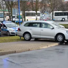 Zobacz zdjęcie: Zderzenie radiowozu z osobówką na ulicy Wesołej