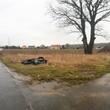 Zobacz zdjęcie: Śmiecie na polach niedaleko Łazisk