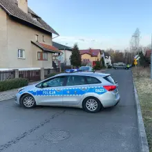 Zobacz zdjęcie: Os. Przylesie: trwa akcja policji. W jednym z domów prawdopodobnie bomba