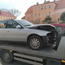 Zobacz zdjęcie: Audi i renault po zdarzeniu drogowym na ulicy Spokojnej w Bolesławcu