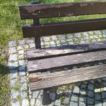 Zobacz zdjęcie: Ławki przy placu Zamkowym w Bolesławcu