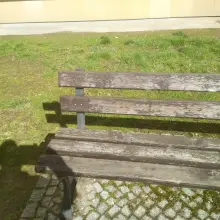 Zobacz zdjęcie: Ławki przy placu Zamkowym w Bolesławcu