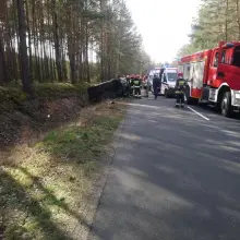 Zobacz zdjęcie: Dachowanie auta między Krzyżową a Gromadką