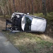 Zobacz zdjęcie: Dachowanie auta między Krzyżową a Gromadką