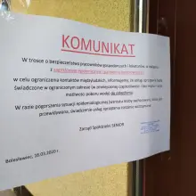 Zobacz zdjęcie: Komunikaty Zarządu Spółdzielni SENIOR na klatkach
