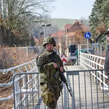 Zobacz zdjęcie: Żołnierze 23 Śląskiego Pułku Artylerii w Bolesławcu na polskich przejściach granicznych