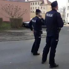Zobacz zdjęcie: Policja sprawdza poddanych kwarantannie