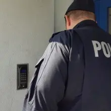 Zobacz zdjęcie: Policja sprawdza poddanych kwarantannie