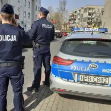 Zobacz zdjęcie: Policja sprawdza poddanych kwarantannie