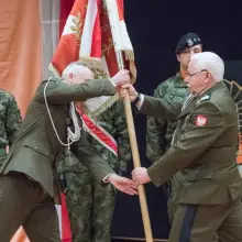 Zobacz zdjęcie: Płk Rafał Kowalik – nowy dowódca 10 Brygady Kawalerii Pancernej w Świętoszowie (gmina Osiecznica, powiat bolesławiecki)
