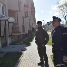 Zobacz zdjęcie: Żołnierze i policjant na wspólnych patrolach