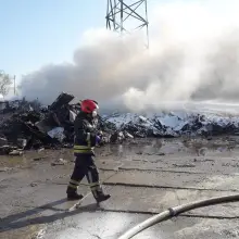 Zobacz zdjęcie: Akcja straży w Wieży k. Gryfowa (powiat lwówecki). Pożar w firmie recyklingowej