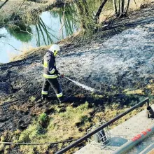 Zobacz zdjęcie: Akcja straży pożarnej przy A4 (na wysokości Kierżna, gmina Nowogrodziec, powiat bolesławiecki)