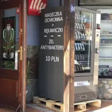 Zobacz zdjęcie: Automat z maseczkami, rękawiczkami i żelami