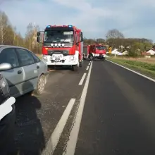 Zobacz zdjęcie: Zderzenie dwóch aut koło Tomaszowa Bolesławieckiego (gmina Warta Bol.)