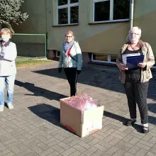 Zobacz zdjęcie: Akcja rozdawania przyłbic dla słuchaczy Uniwersytetu Trzeciego Wieku