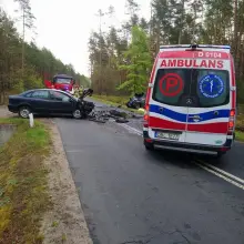 Zobacz zdjęcie: Czołowe zderzenie dwóch pojazdów na drodze Pasternik – Chocianów