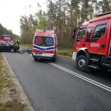 Zobacz zdjęcie: Czołowe zderzenie dwóch pojazdów na drodze Pasternik – Chocianów