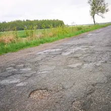 Zobacz zdjęcie: Dziurawa droga Ocice–Gościszów–Mściszów (powiat bolesławiecki–powiat lubański)