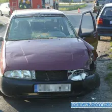 Zobacz zdjęcie: Auto po kolizji w miejscowości Zagrodno (powiat złotoryjski)