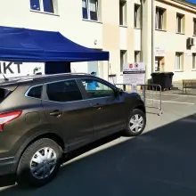 Zobacz zdjęcie: Badanie na koronawirusa dla zmotoryzowanych w szpitalu powiatowym w Bolesławcu