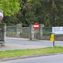Zobacz zdjęcie: Zakaz wjazdu przy szpitalu powiatowym w Bolesławcu