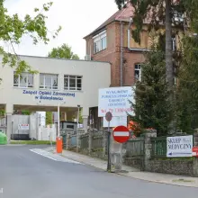 Zobacz zdjęcie: Zakaz wjazdu przy szpitalu powiatowym w Bolesławcu