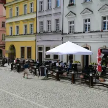Zobacz zdjęcie: Na bolesławieckim Rynku działają ogródki kawiarniane