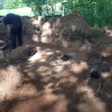 Zobacz zdjęcie: Prace ekshumacyjne prowadzone przez poznańskie stowarzyszenie Pomost w okolicach Gościszowa (gmina Nowogrodziec, powiat bolesławiecki)
