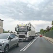 Zobacz zdjęcie: Korek na obwodnicy. Bolesławiec, 9 czerwca, po godz. 11:00