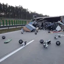 Zobacz zdjęcie: Tir wywrócił się na A4