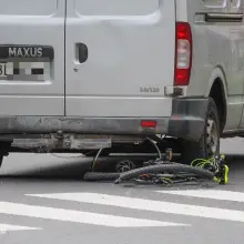 Zobacz zdjęcie: Potrącenie rowerzysty przy skrzyżowaniu Tyrankiewiczów i Dzieci Wrześni